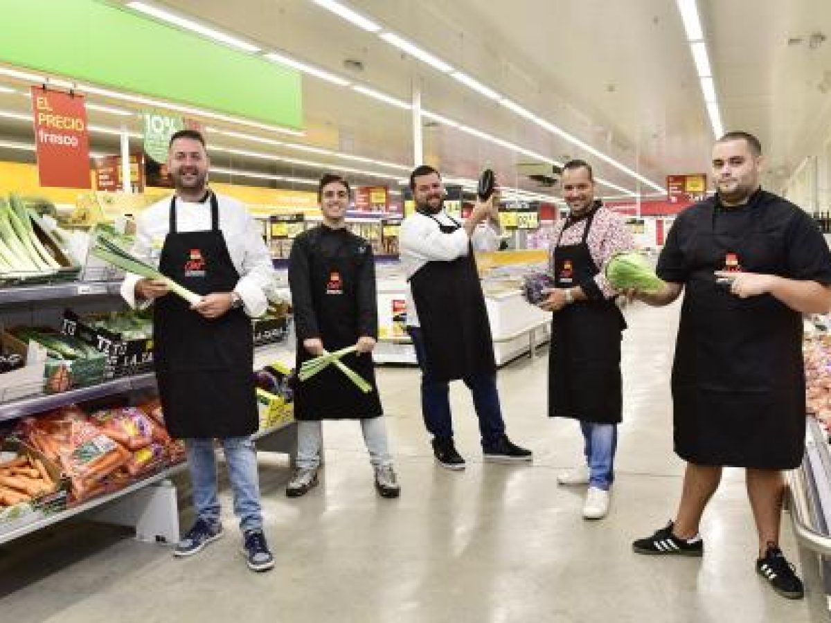 ruyman_denizdiego_galan_abraham_ortega_fran_medina_y_alejandro_elias_santana_eligiendo_las_verduras